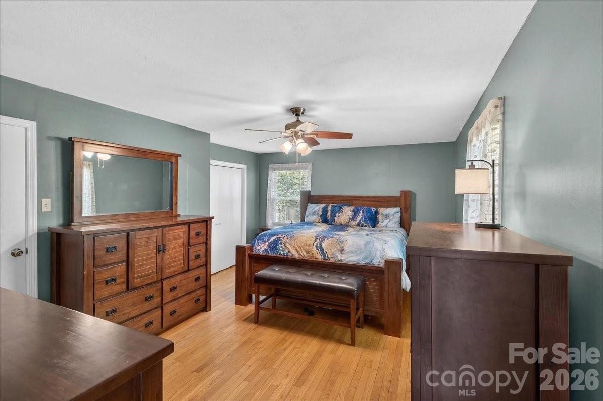 962 Sherwood Circle — Lancaster