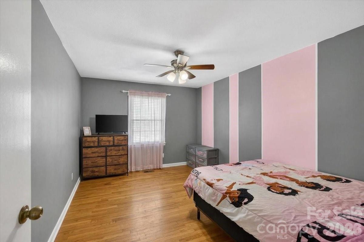 962 Sherwood Circle — Lancaster