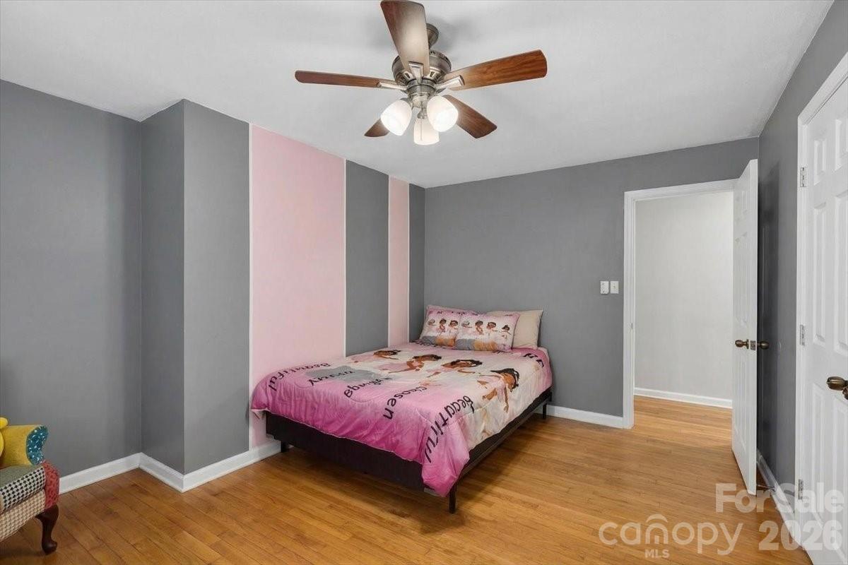 962 Sherwood Circle — Lancaster