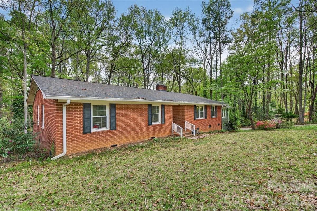962 Sherwood Circle — Lancaster