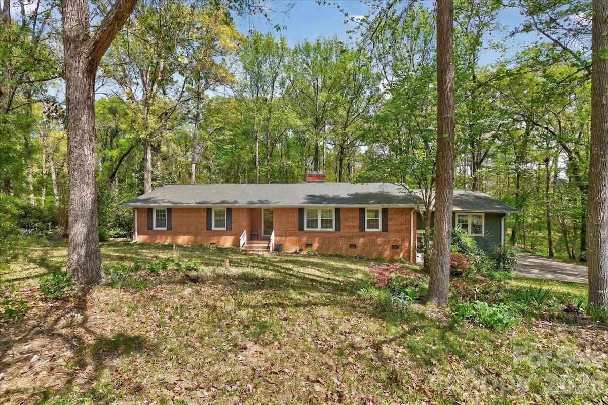 962 Sherwood Circle — Lancaster