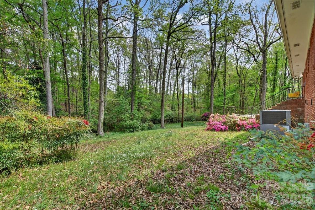 962 Sherwood Circle — Lancaster