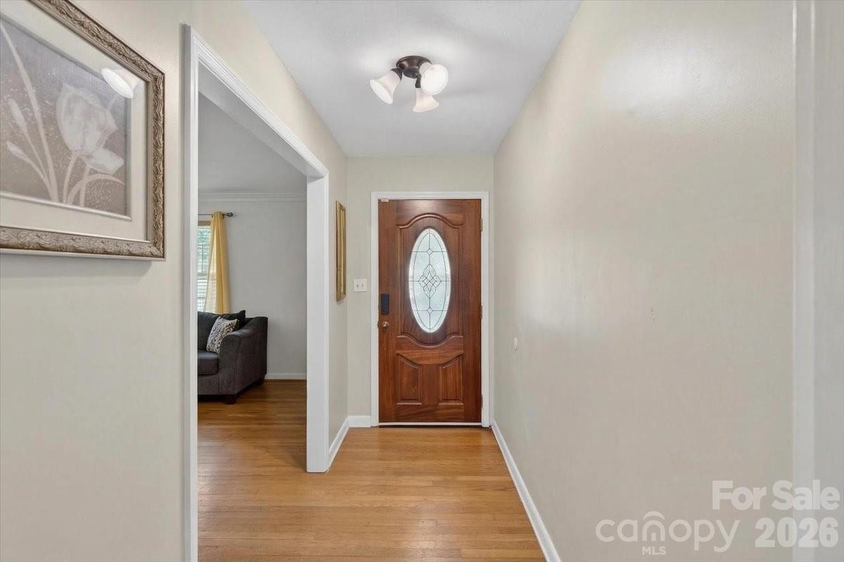 962 Sherwood Circle — Lancaster