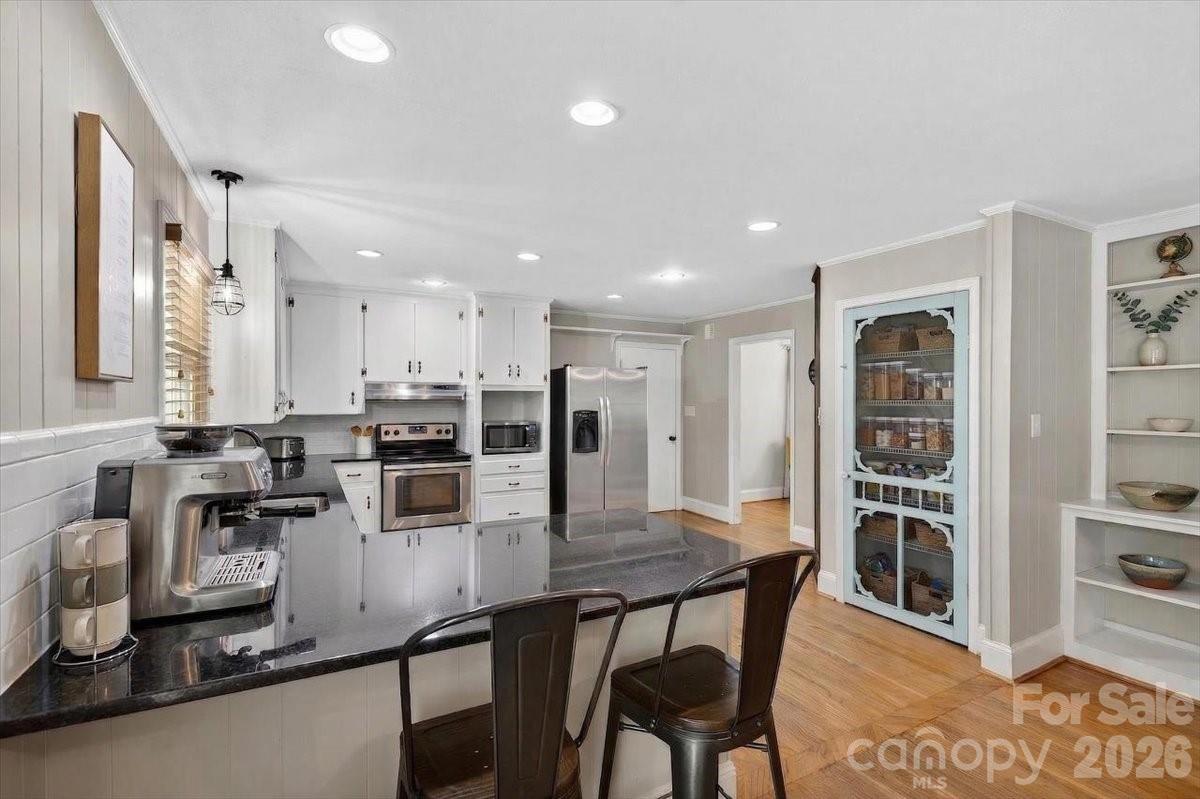 962 Sherwood Circle — Lancaster