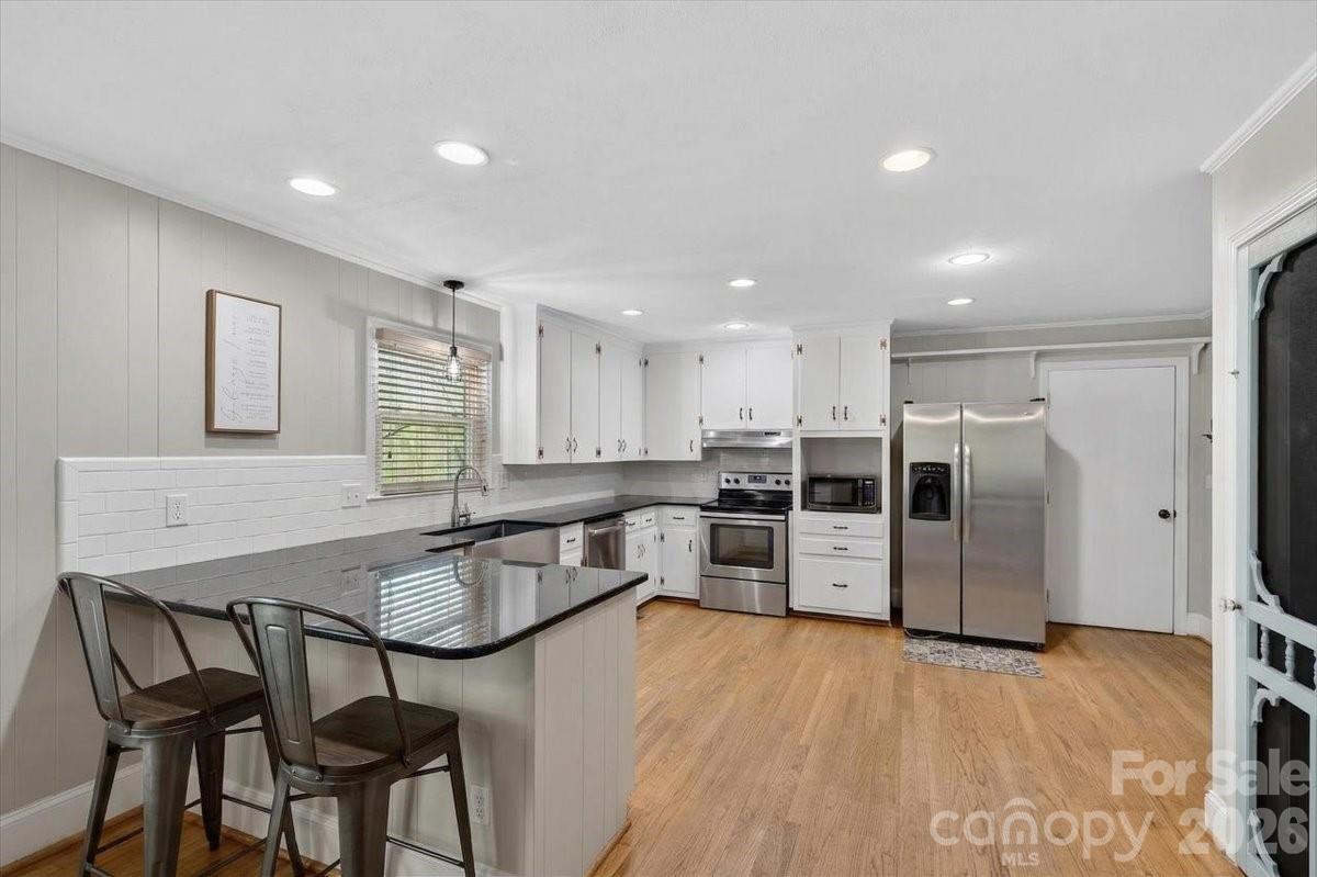 962 Sherwood Circle — Lancaster