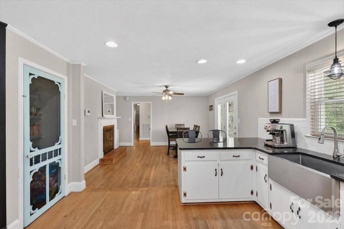 962 Sherwood Circle — Lancaster