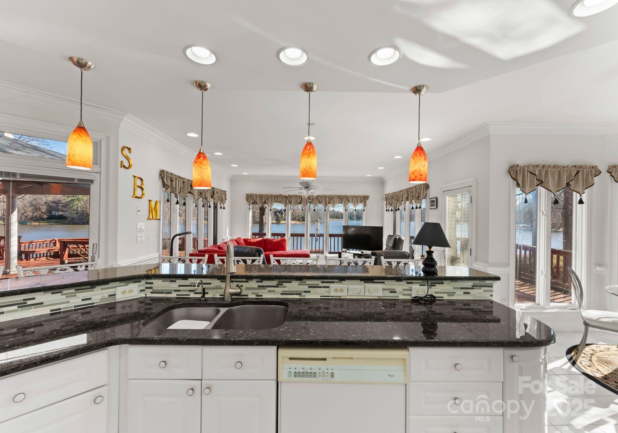 718 Eagle Point Court — Matthews