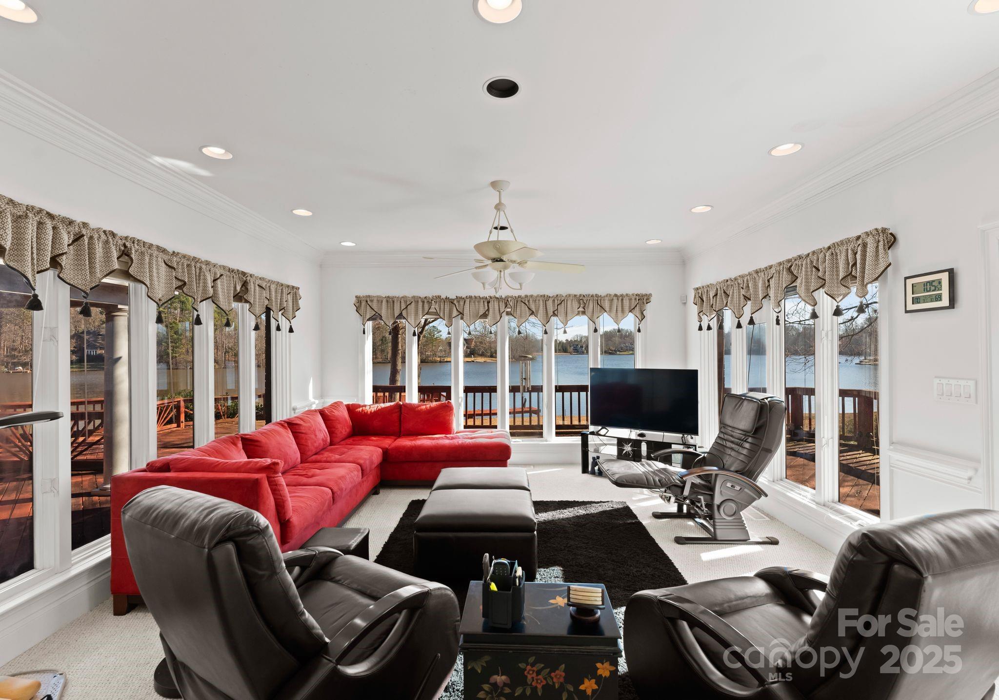 718 Eagle Point Court — Matthews