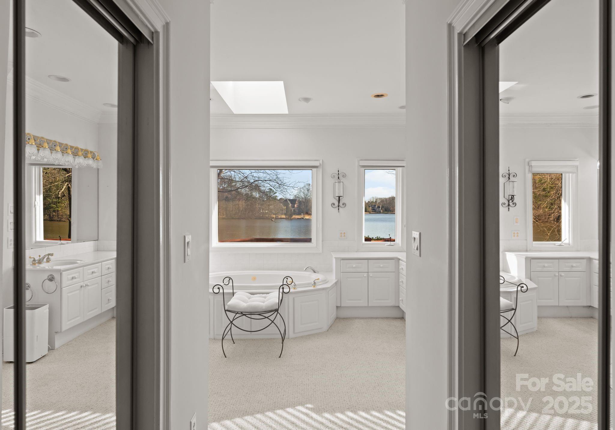 718 Eagle Point Court — Matthews