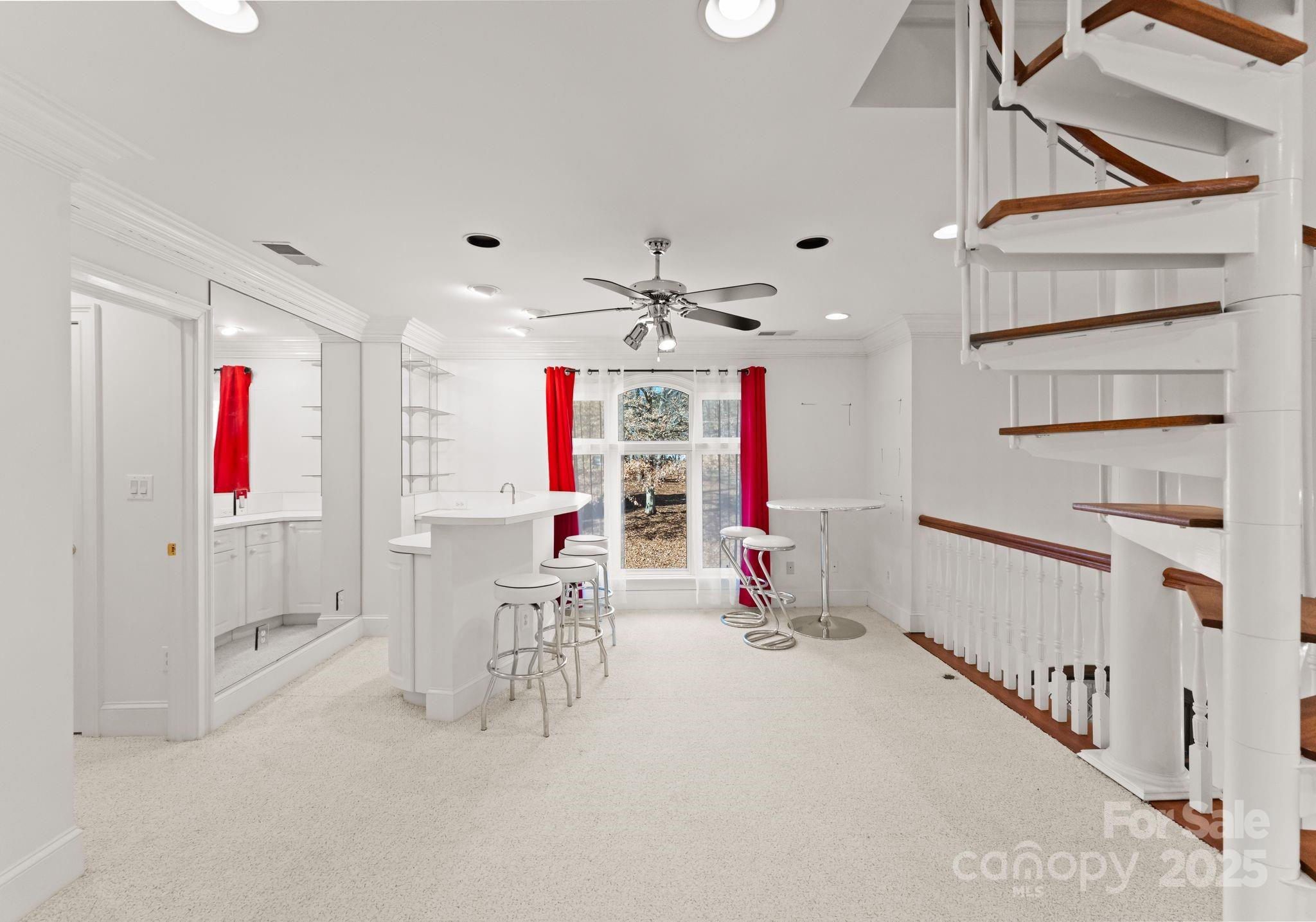 718 Eagle Point Court — Matthews