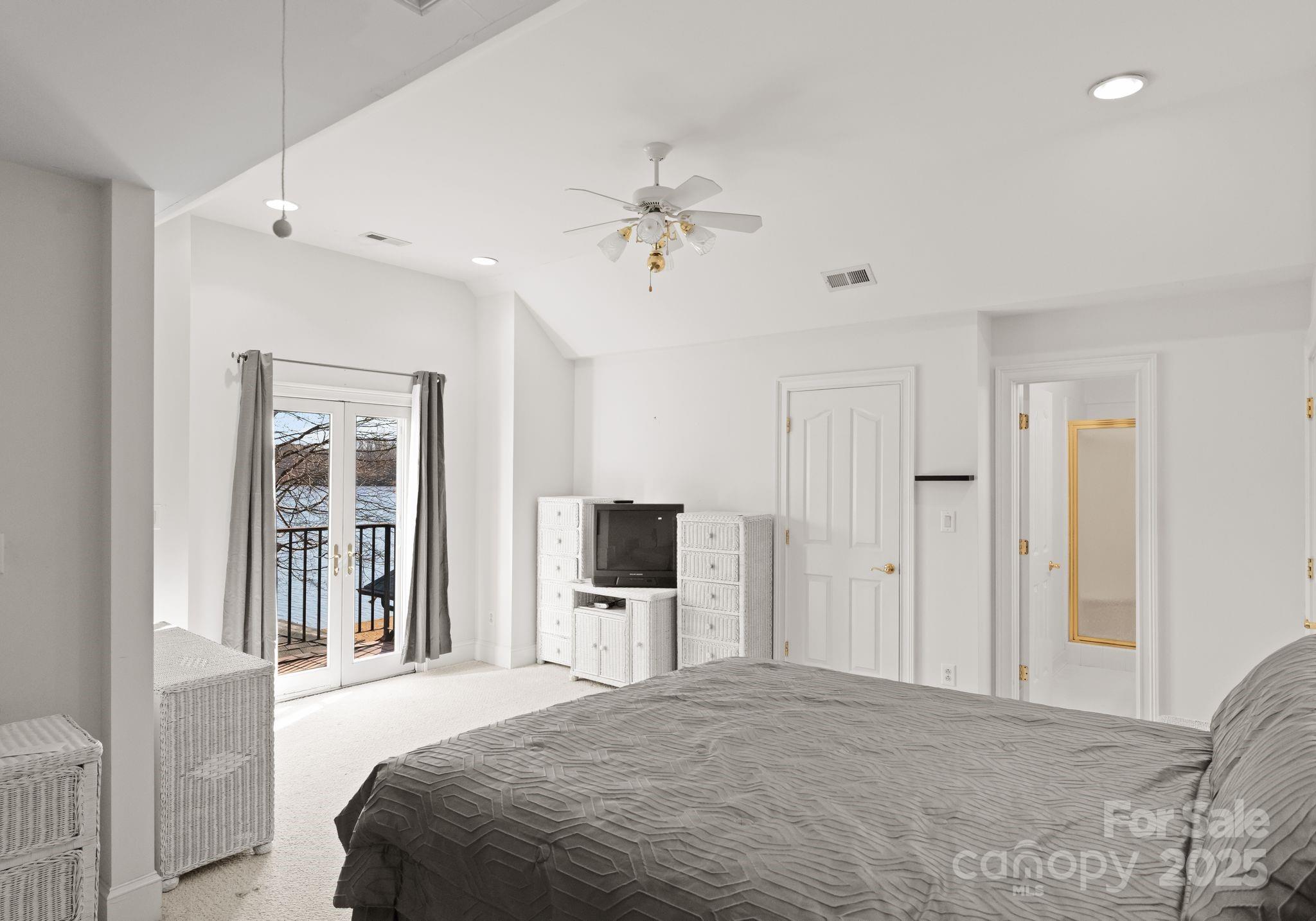 718 Eagle Point Court — Matthews