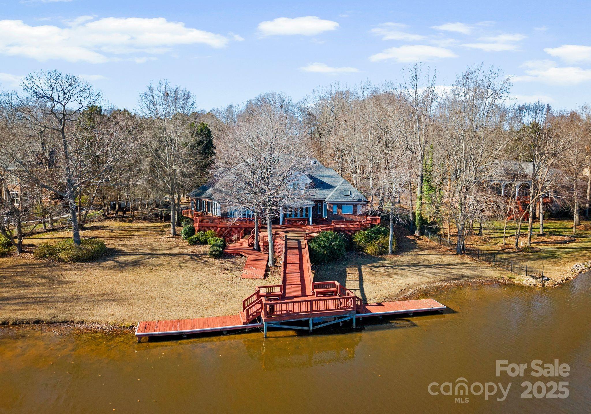 718 Eagle Point Court — Matthews