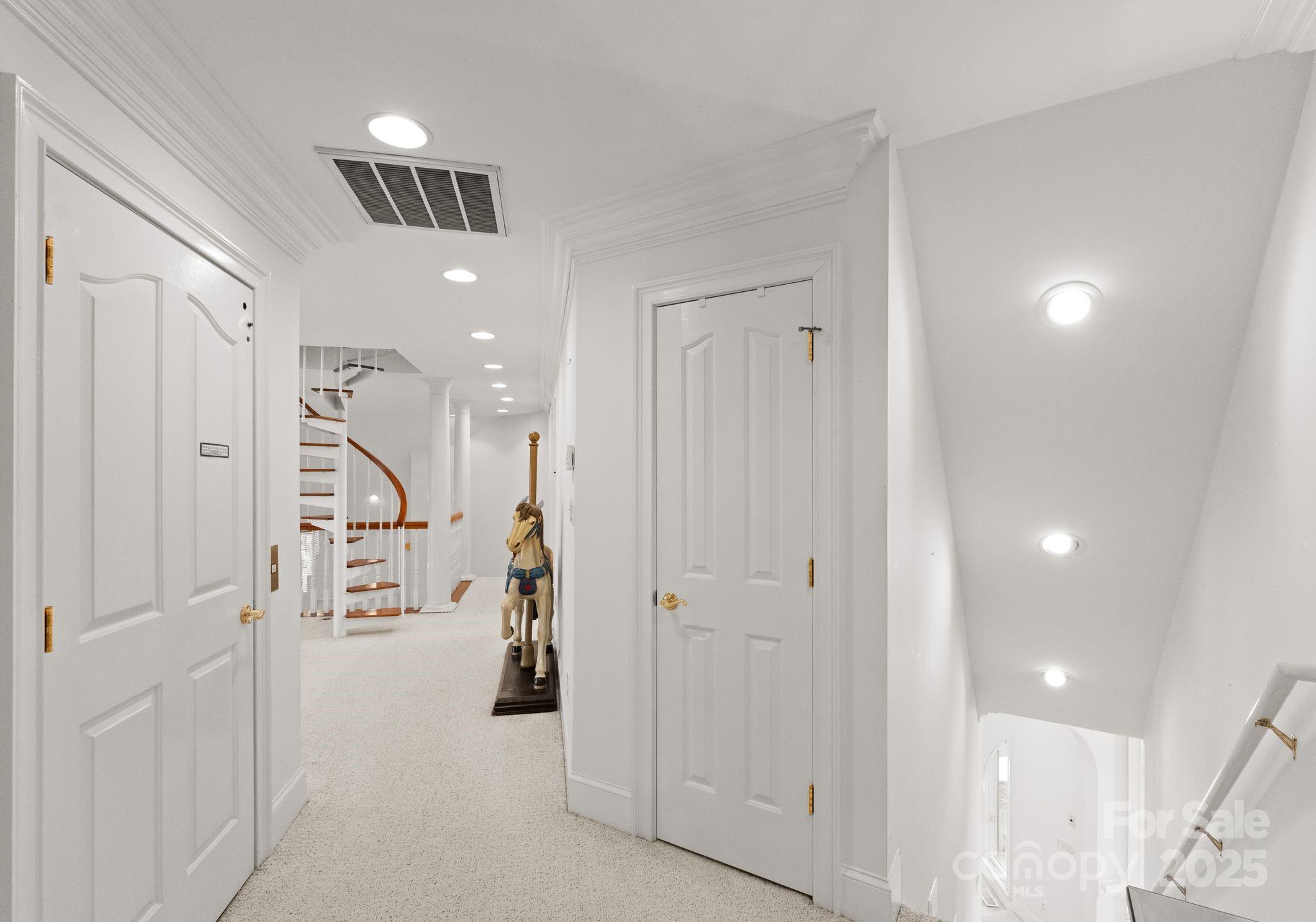 718 Eagle Point Court — Matthews