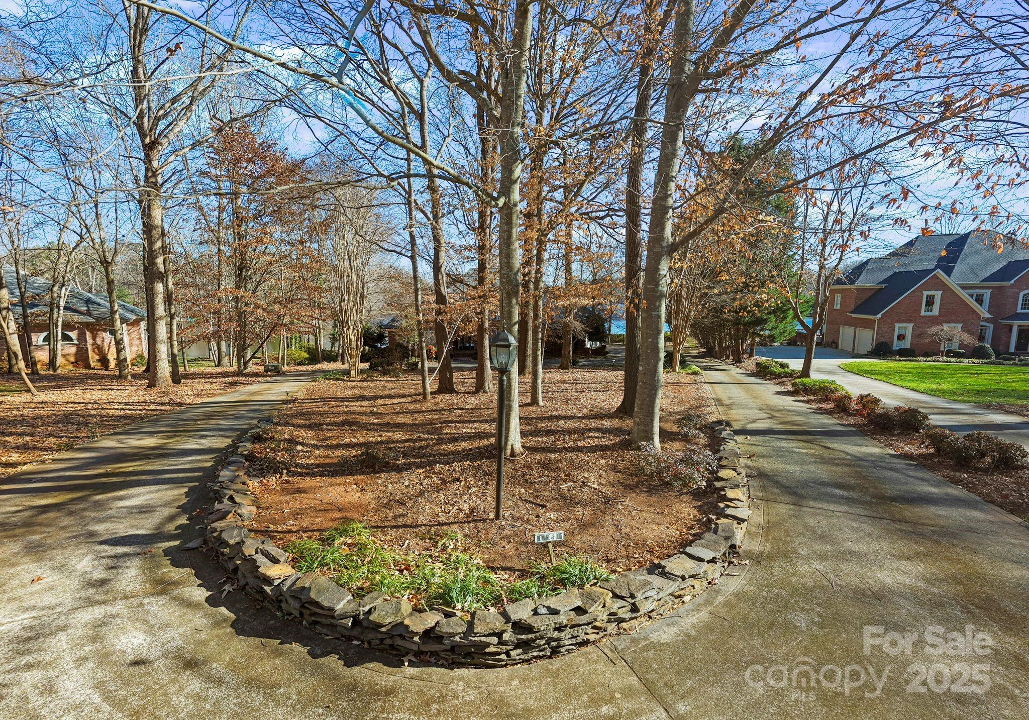 718 Eagle Point Court — Matthews