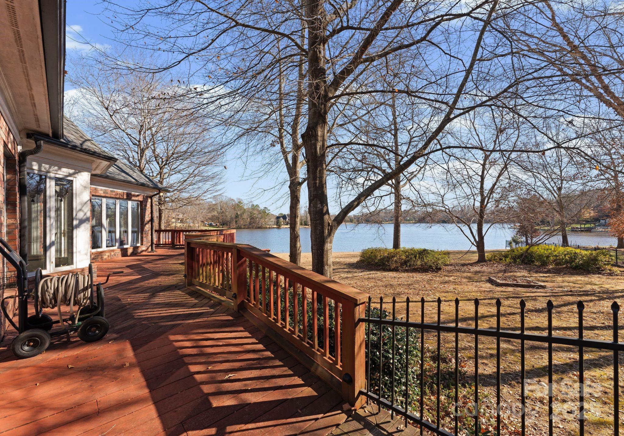 718 Eagle Point Court — Matthews