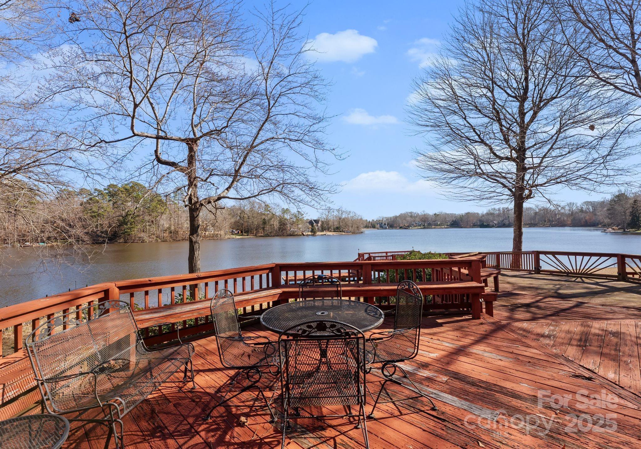 718 Eagle Point Court — Matthews