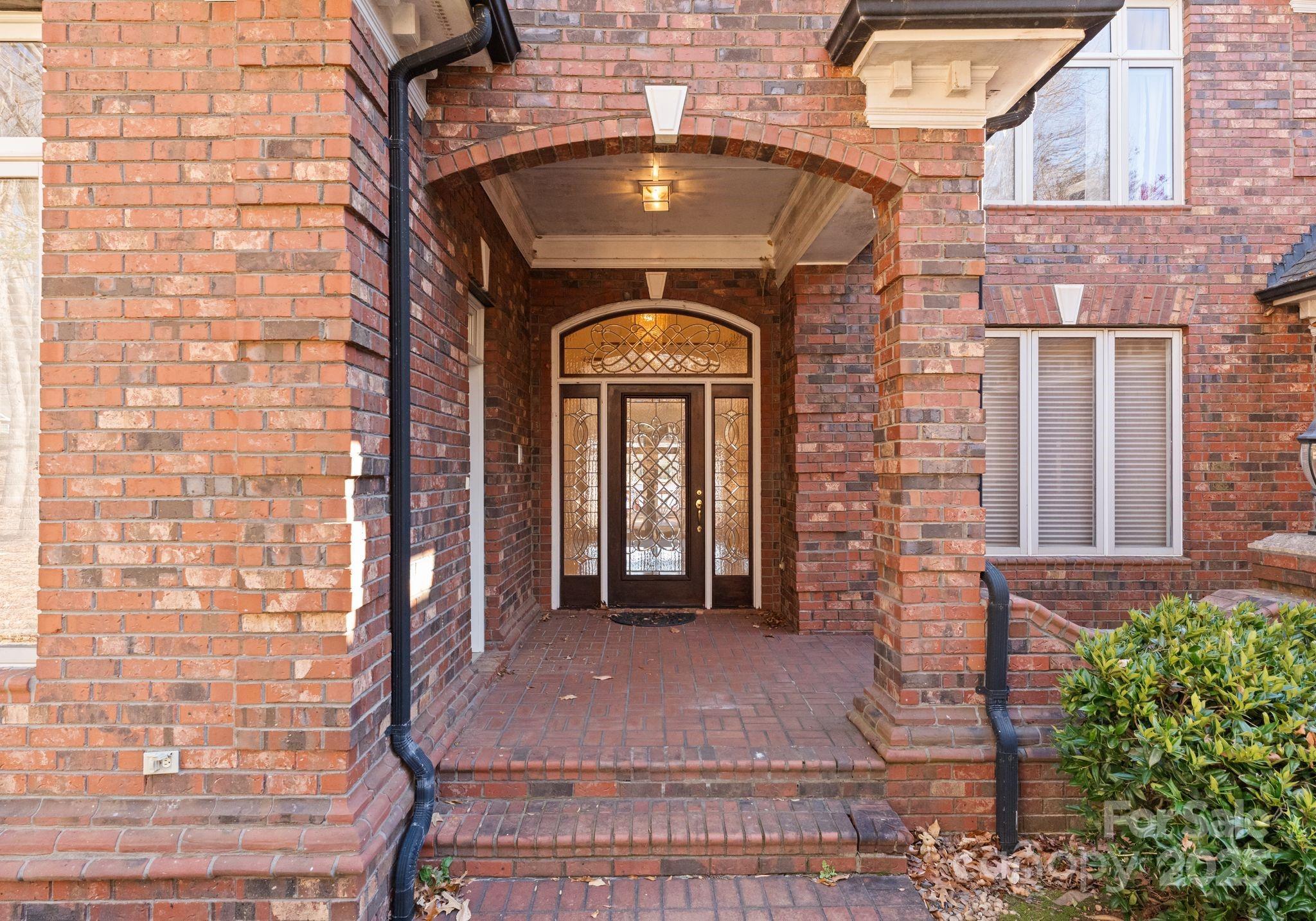 718 Eagle Point Court — Matthews