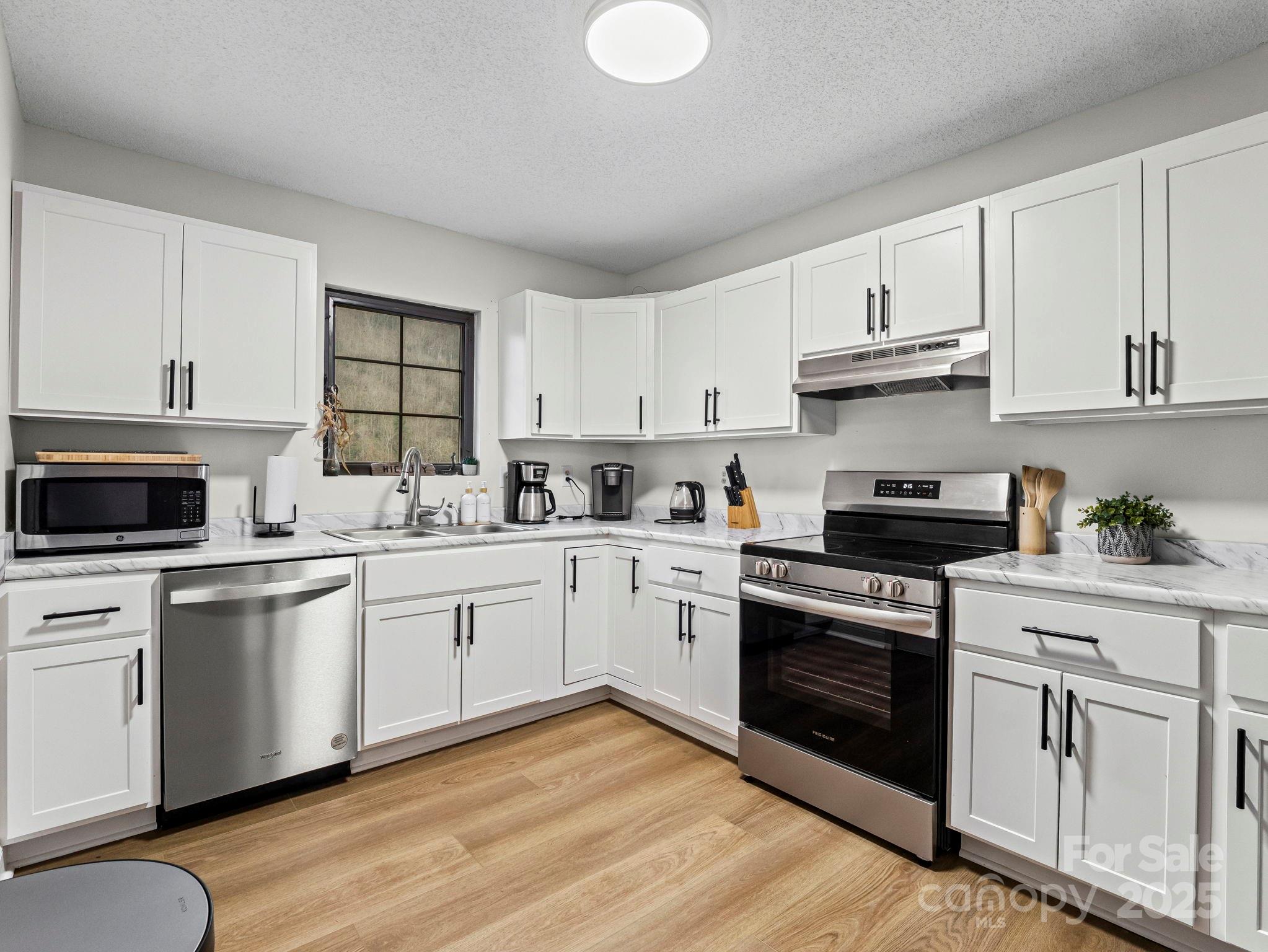 950 Main Street #5 — Chimney Rock