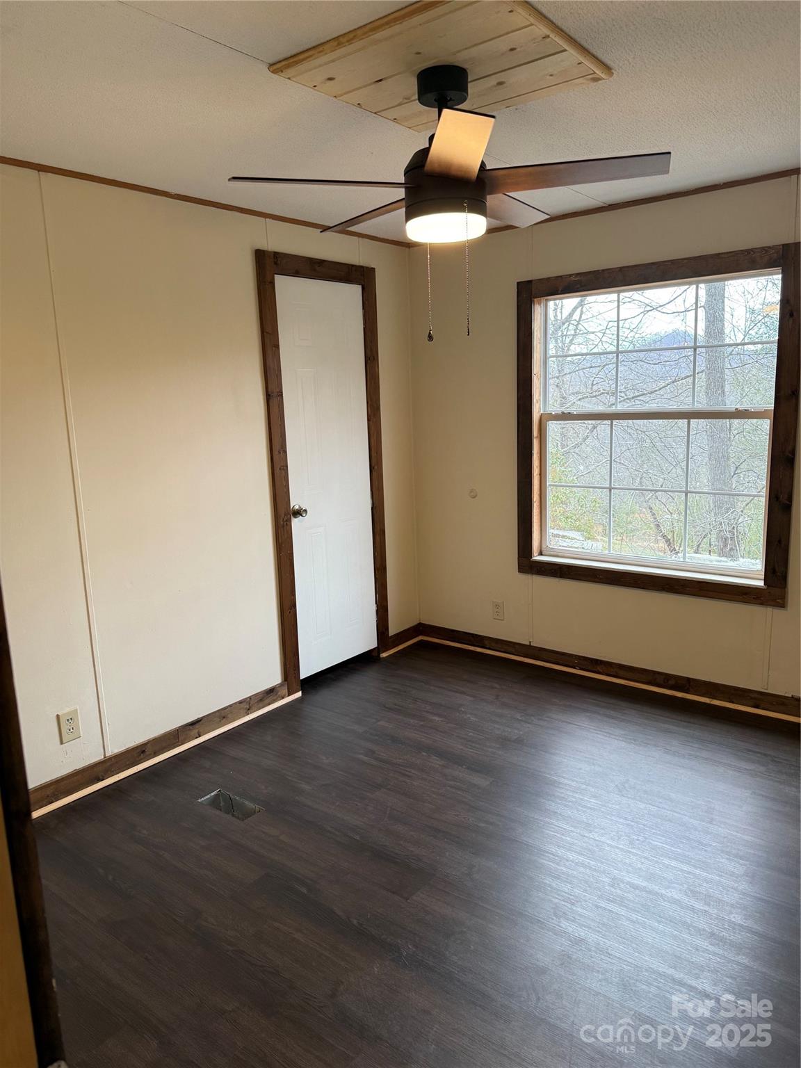 55 Twin Oaks Lane — Spruce Pine