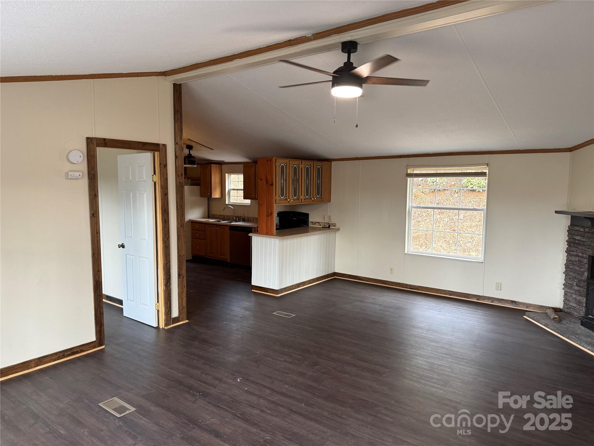 55 Twin Oaks Lane — Spruce Pine