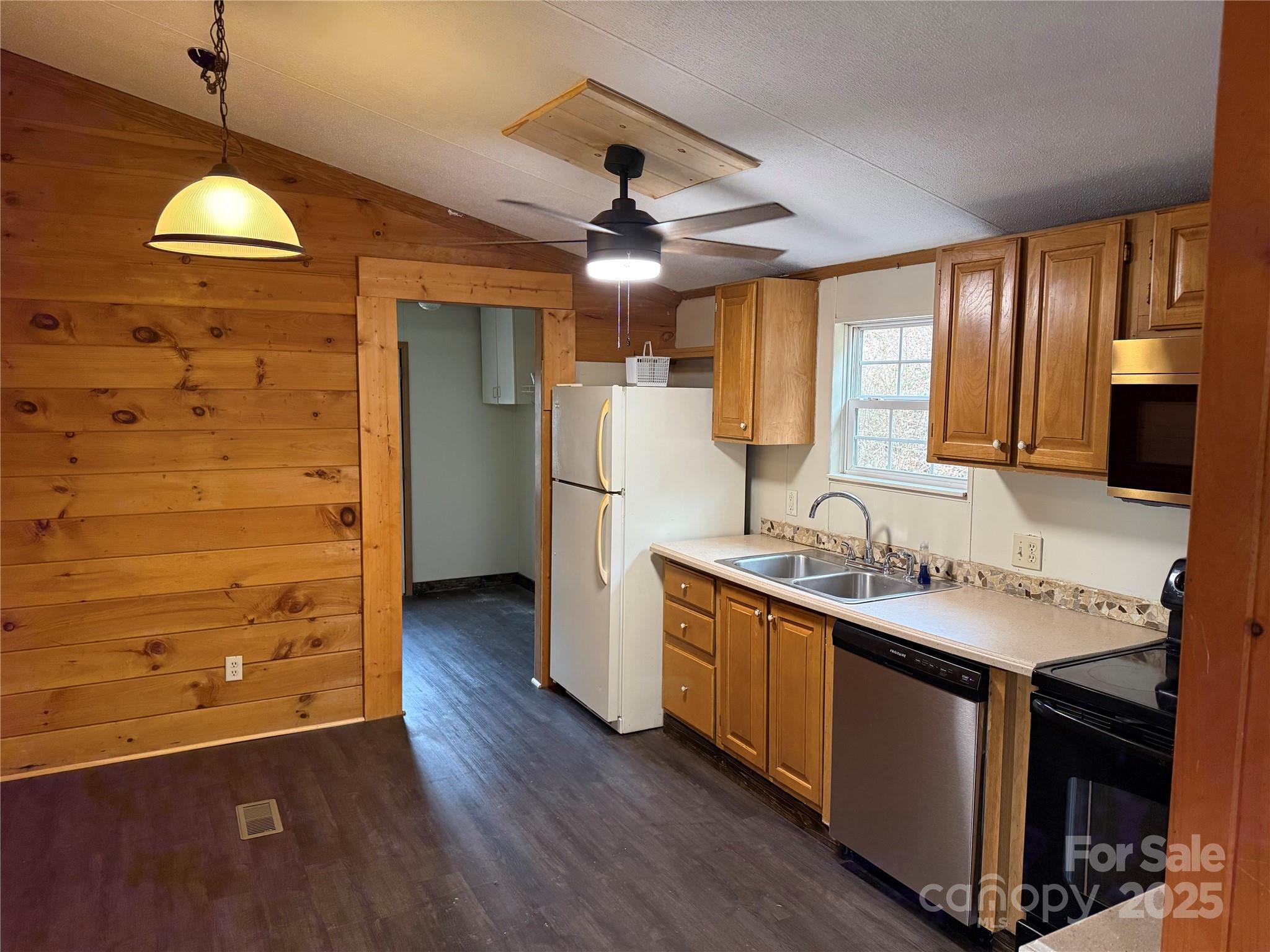 55 Twin Oaks Lane — Spruce Pine