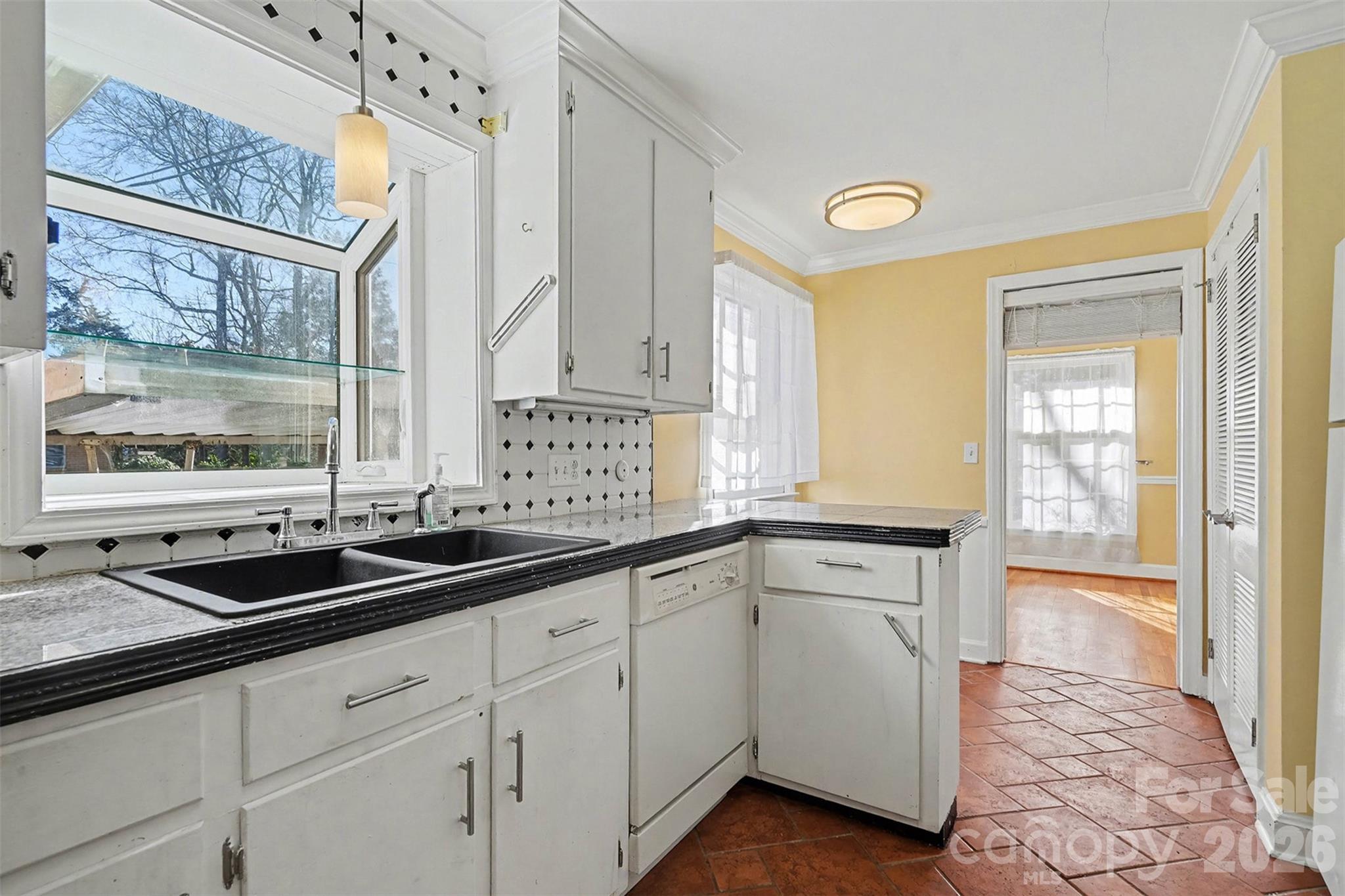 1215 Robinhood Circle — Charlotte