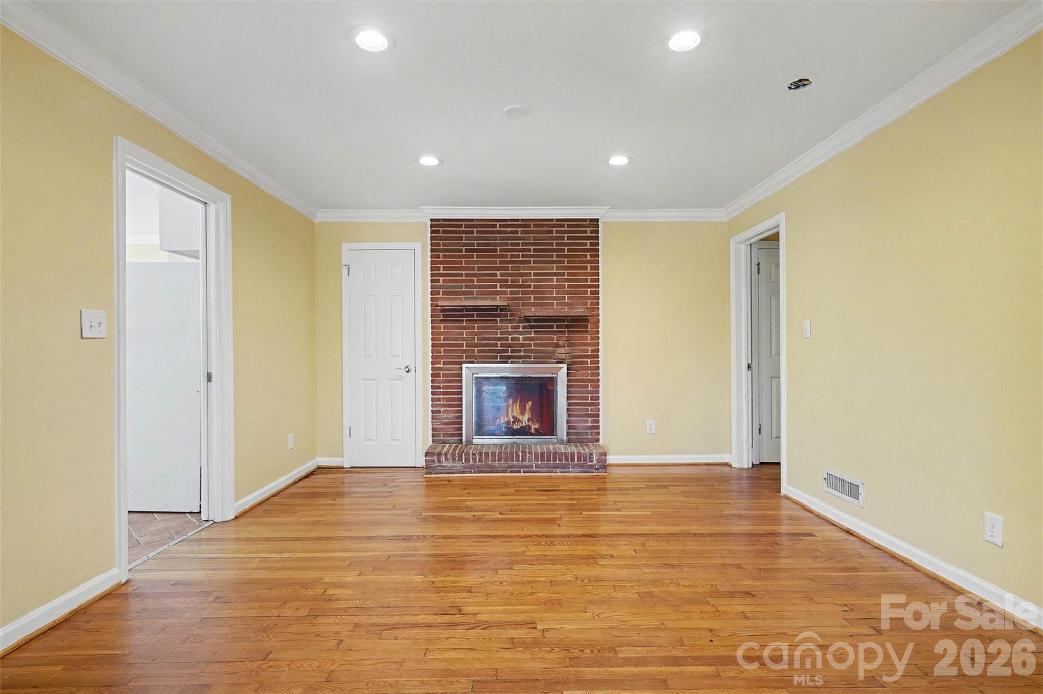 1215 Robinhood Circle — Charlotte