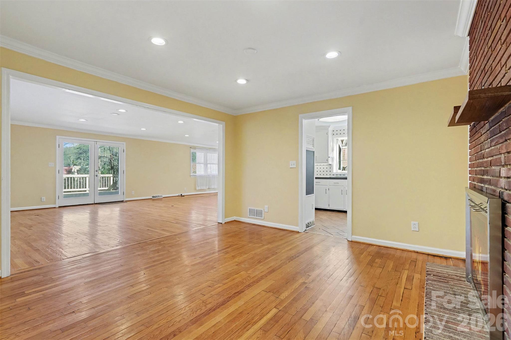 1215 Robinhood Circle — Charlotte