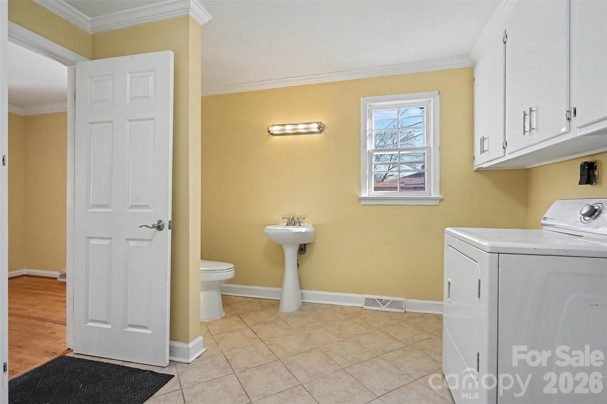 1215 Robinhood Circle — Charlotte