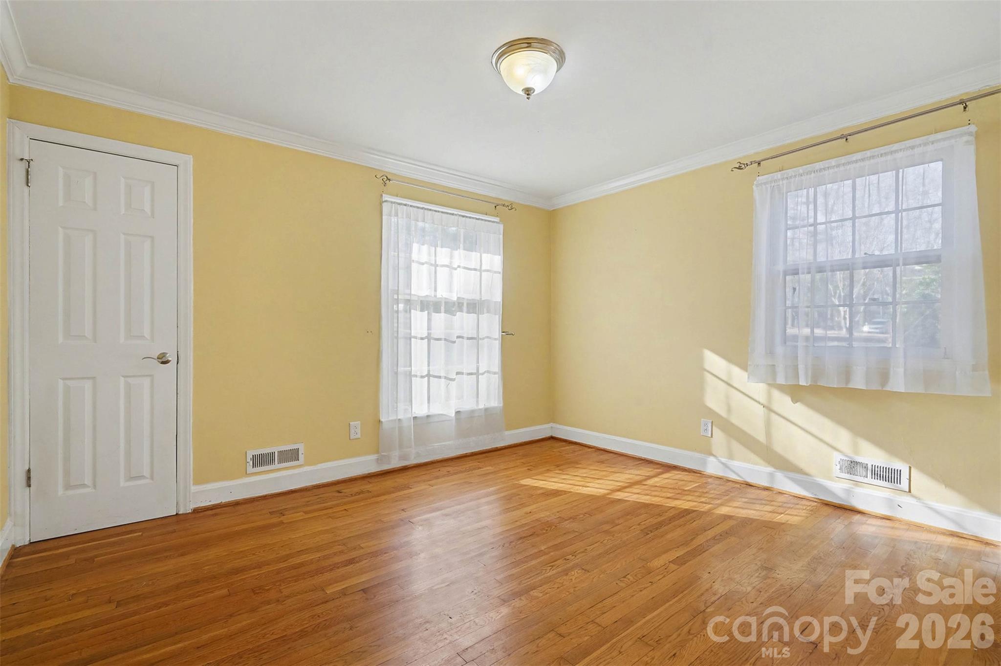 1215 Robinhood Circle — Charlotte