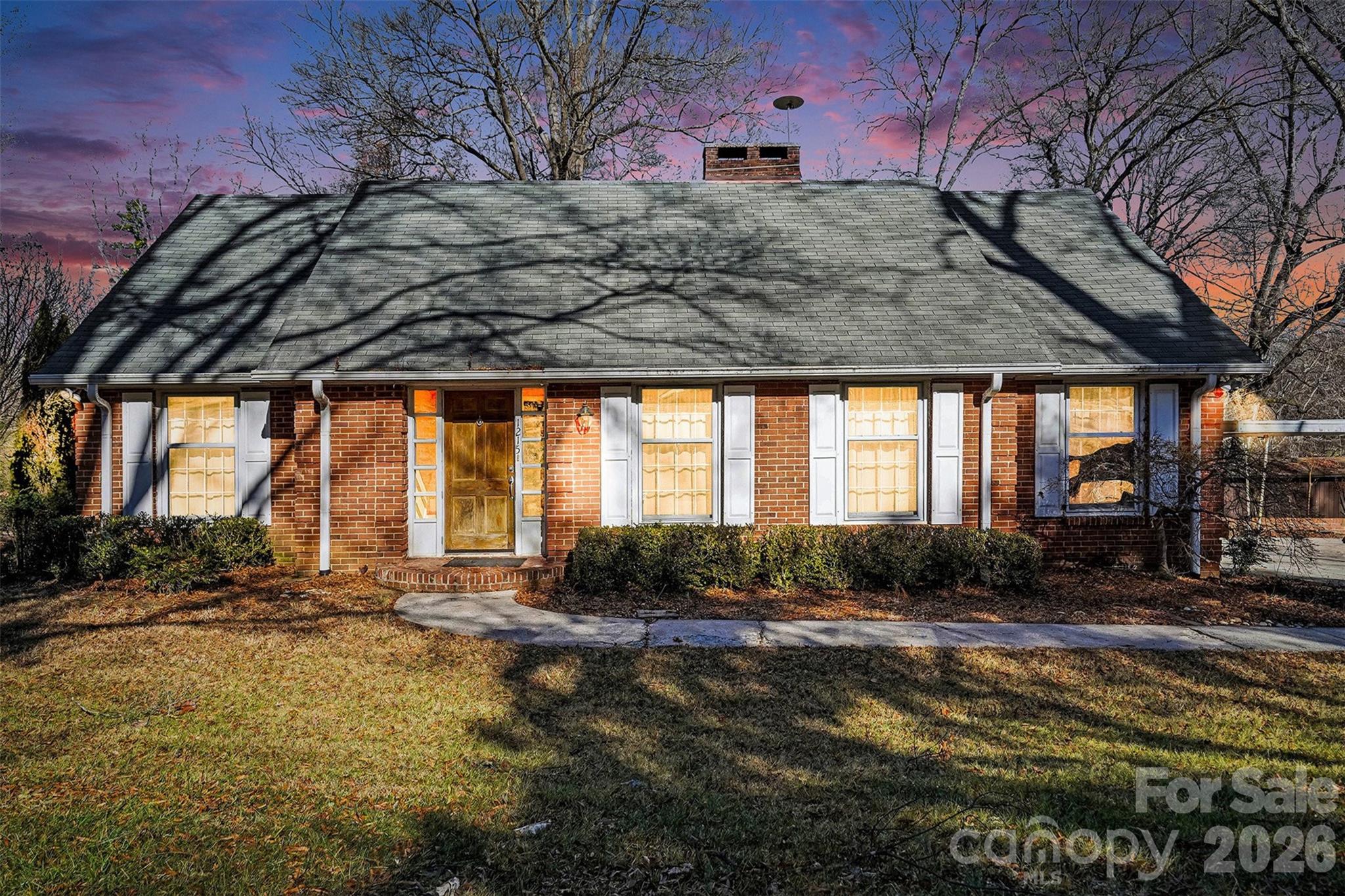 1215 Robinhood Circle — Charlotte