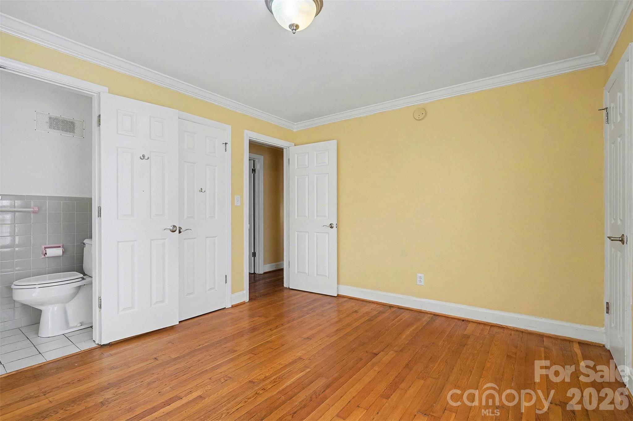 1215 Robinhood Circle — Charlotte