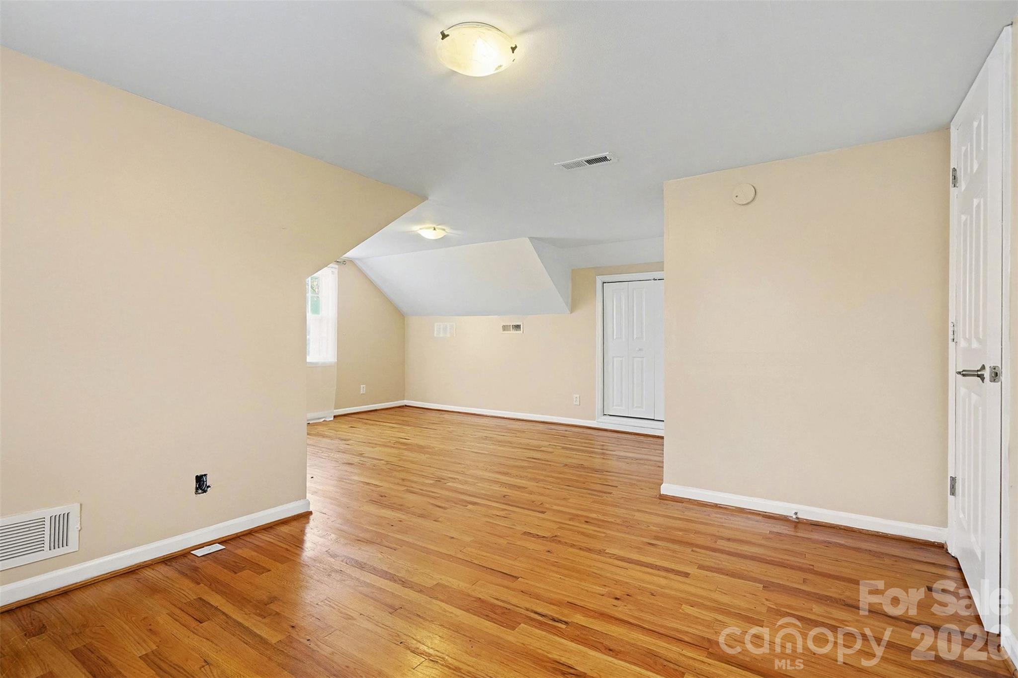 1215 Robinhood Circle — Charlotte
