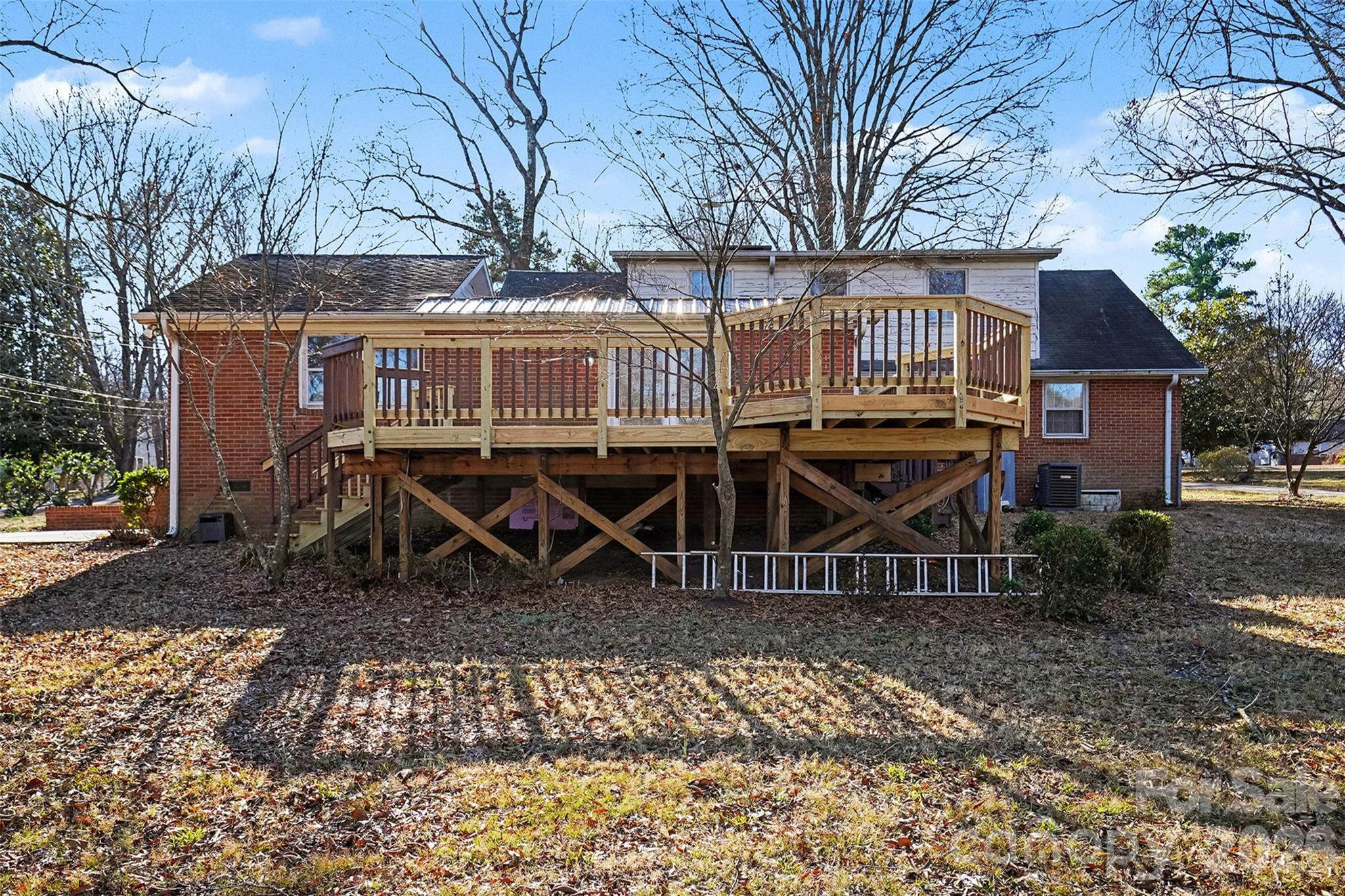 1215 Robinhood Circle — Charlotte