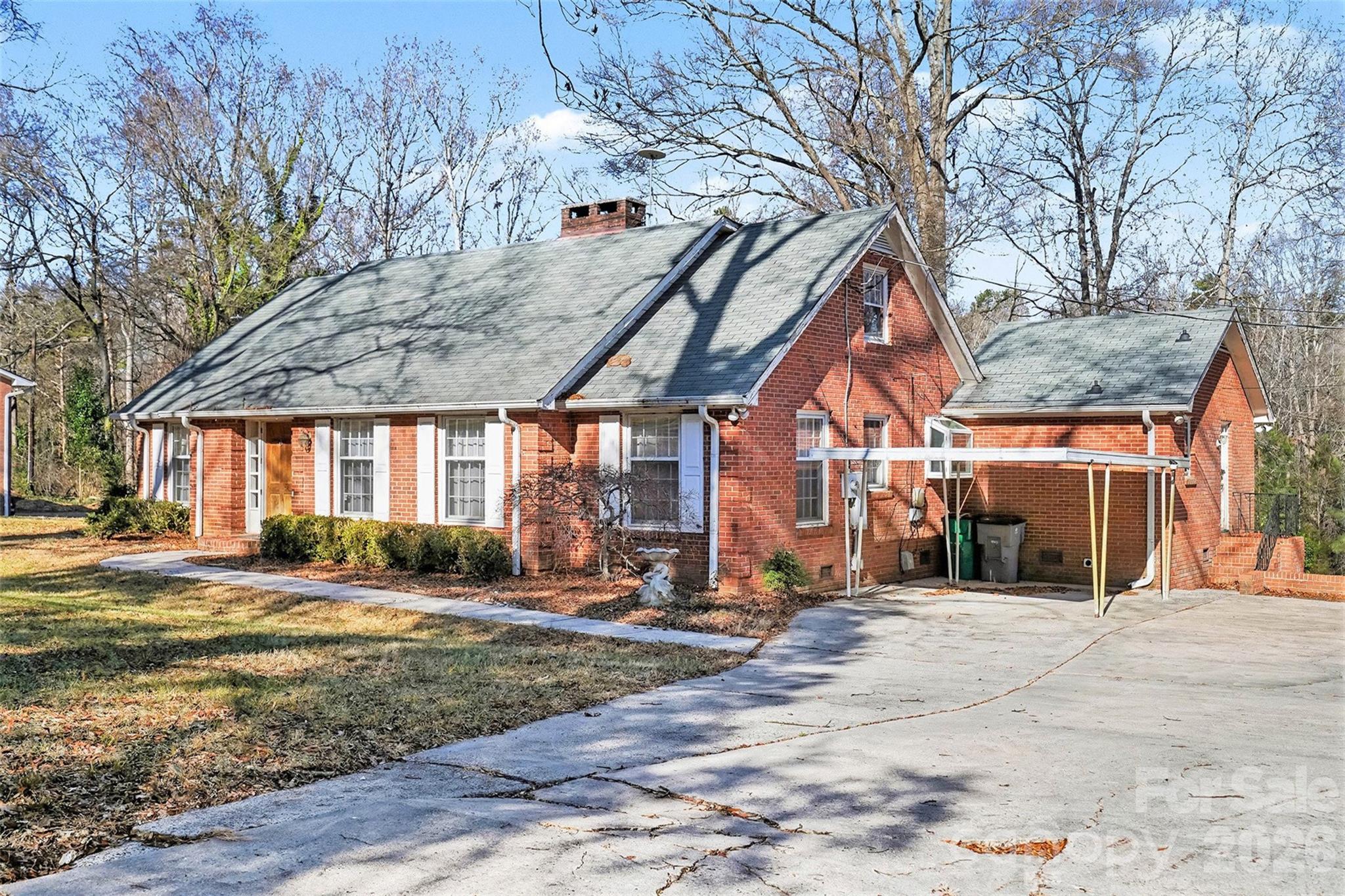 1215 Robinhood Circle — Charlotte