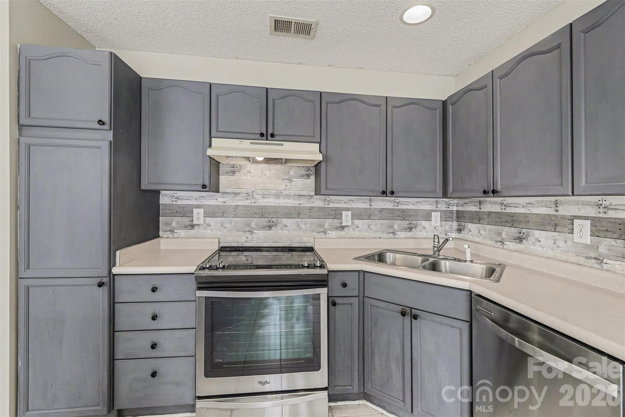4557 Antelope Lane — Charlotte