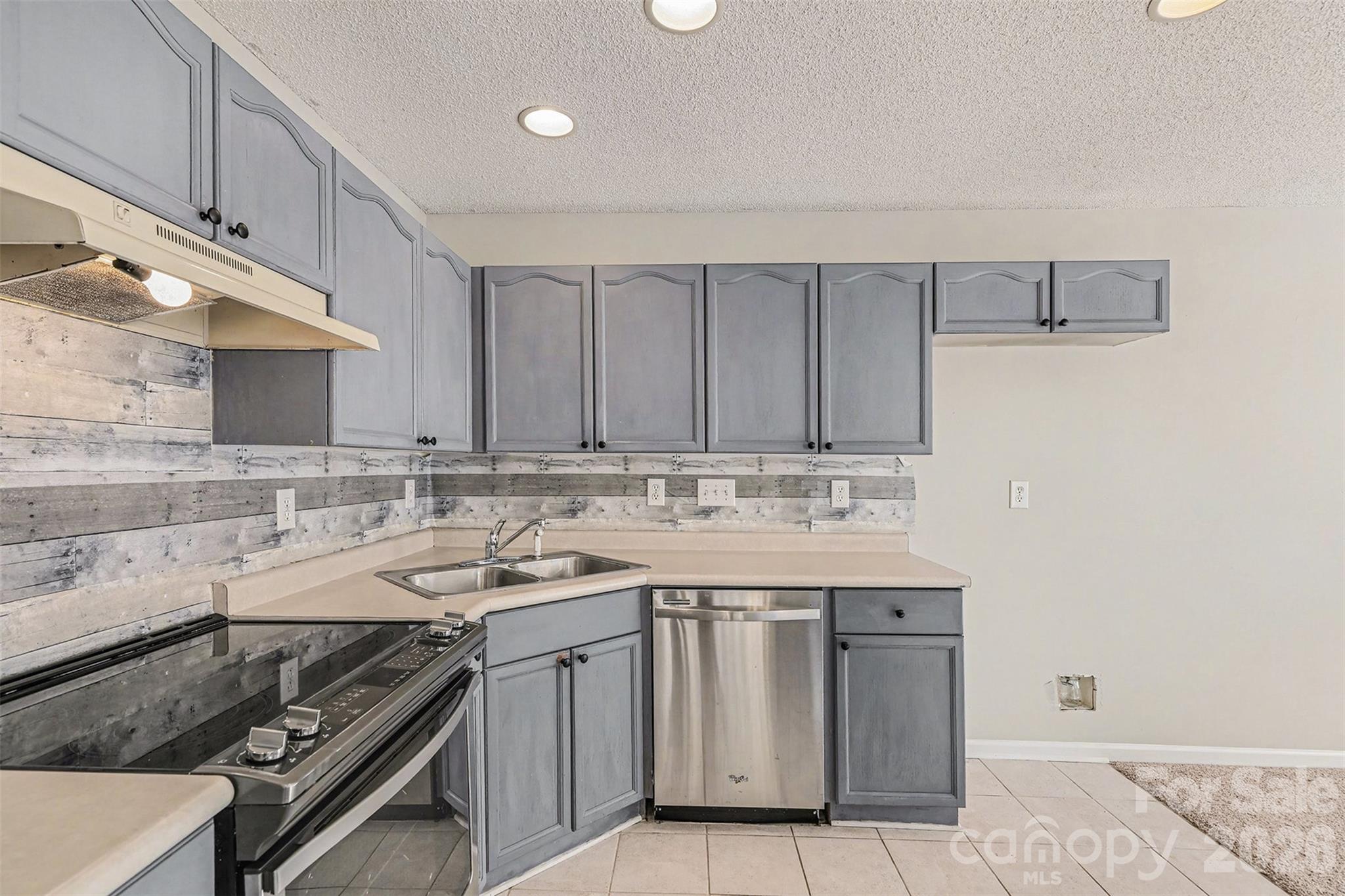 4557 Antelope Lane — Charlotte