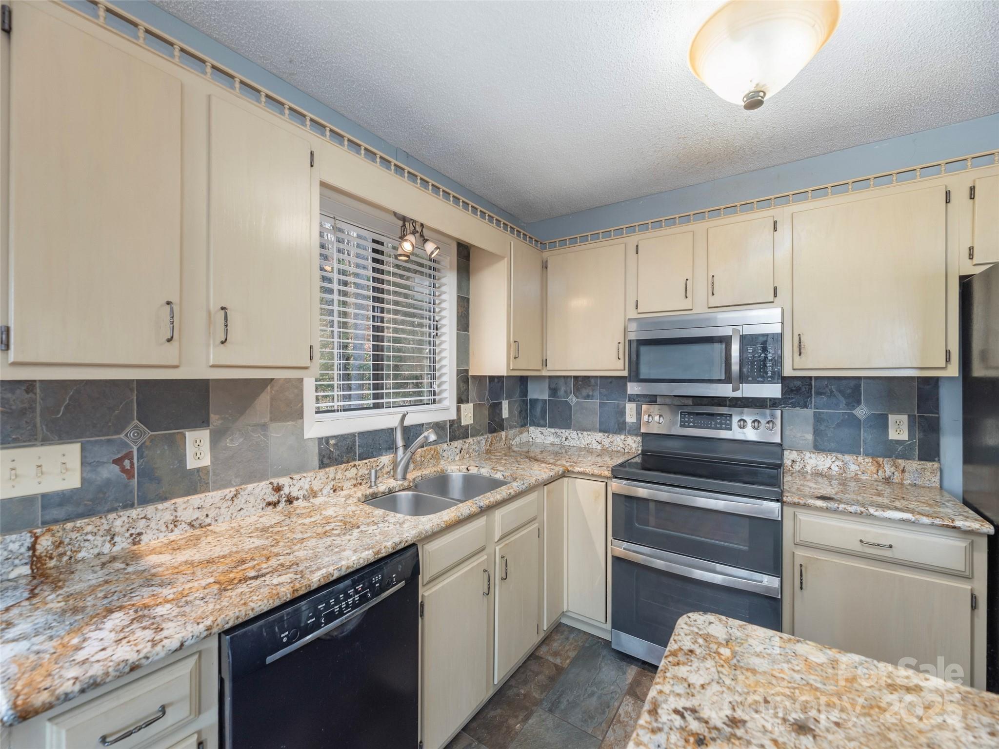 1392 Mount Chalet Road — Canton
