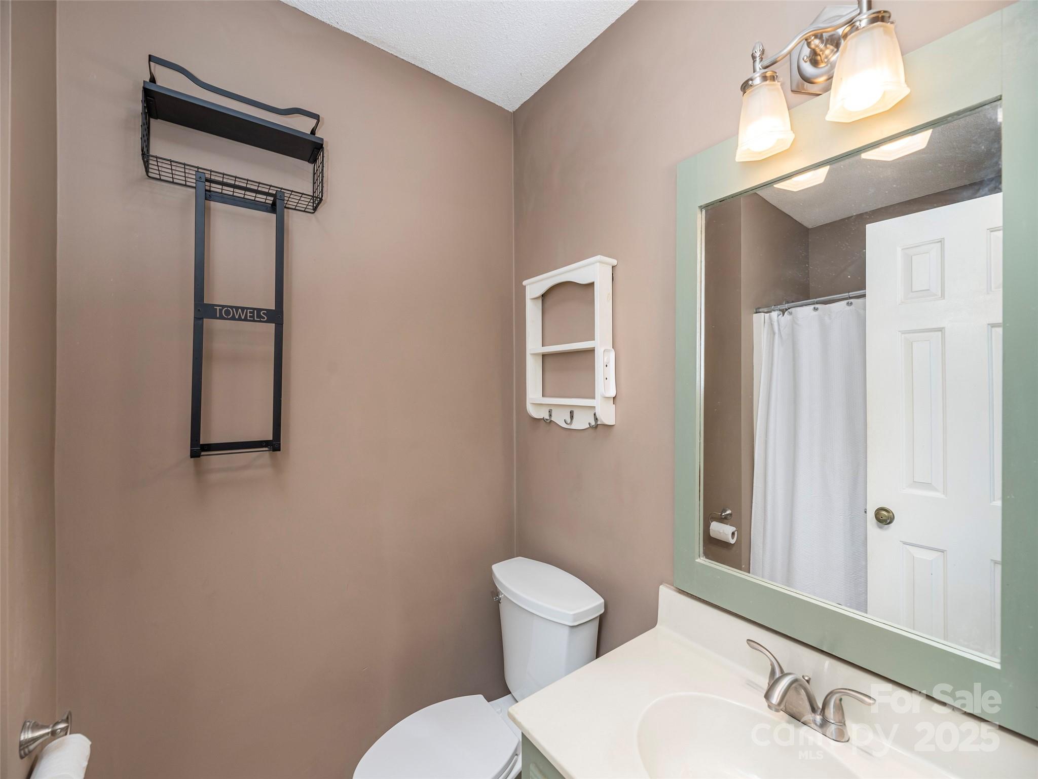 1392 Mount Chalet Road — Canton