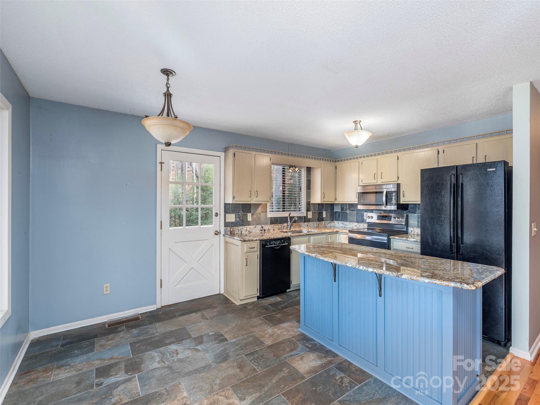 1392 Mount Chalet Road — Canton