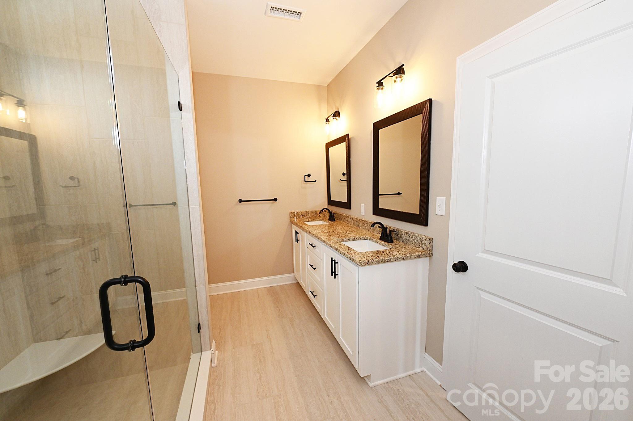 4932 Southview Drive — Hickory