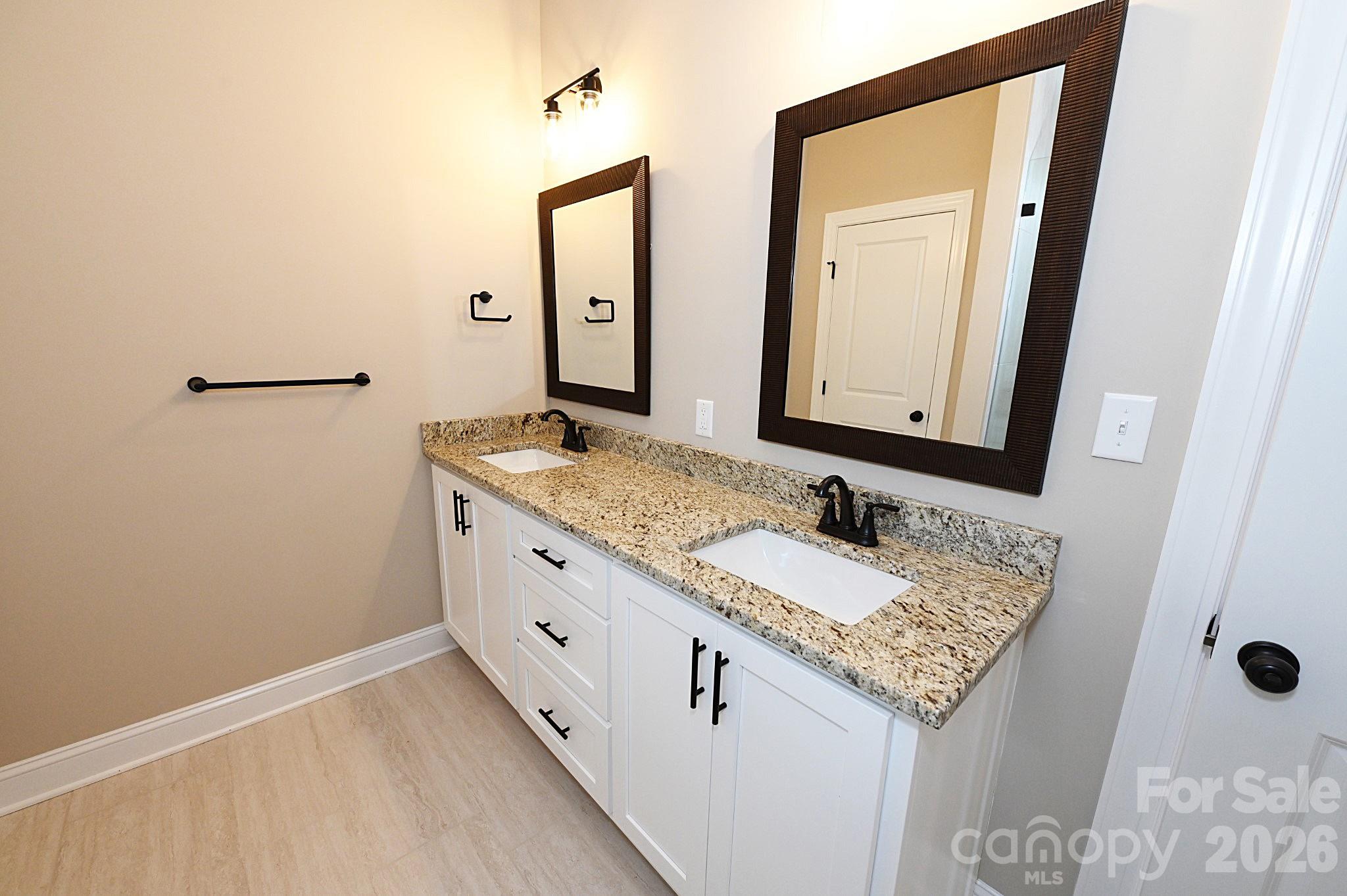 4932 Southview Drive — Hickory