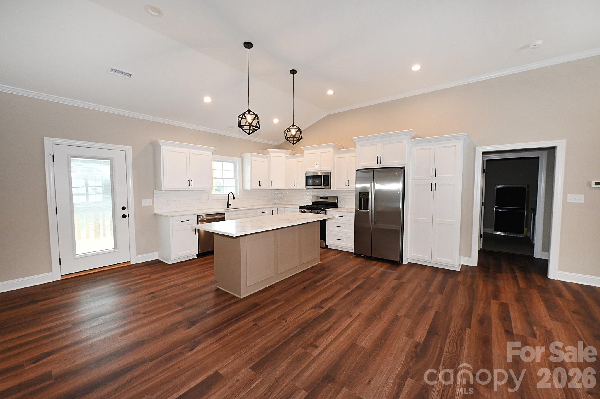4932 Southview Drive — Hickory