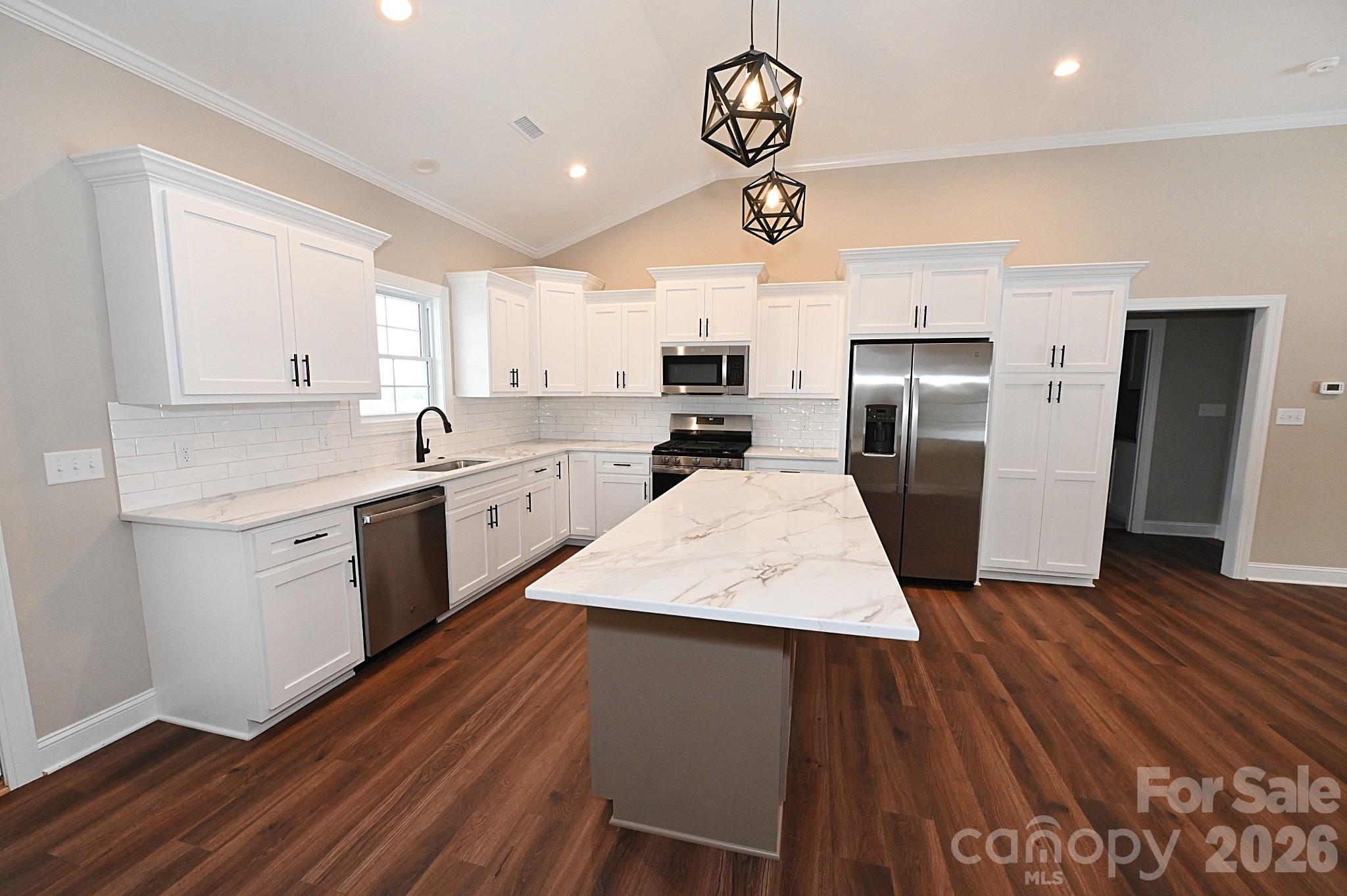 4932 Southview Drive — Hickory