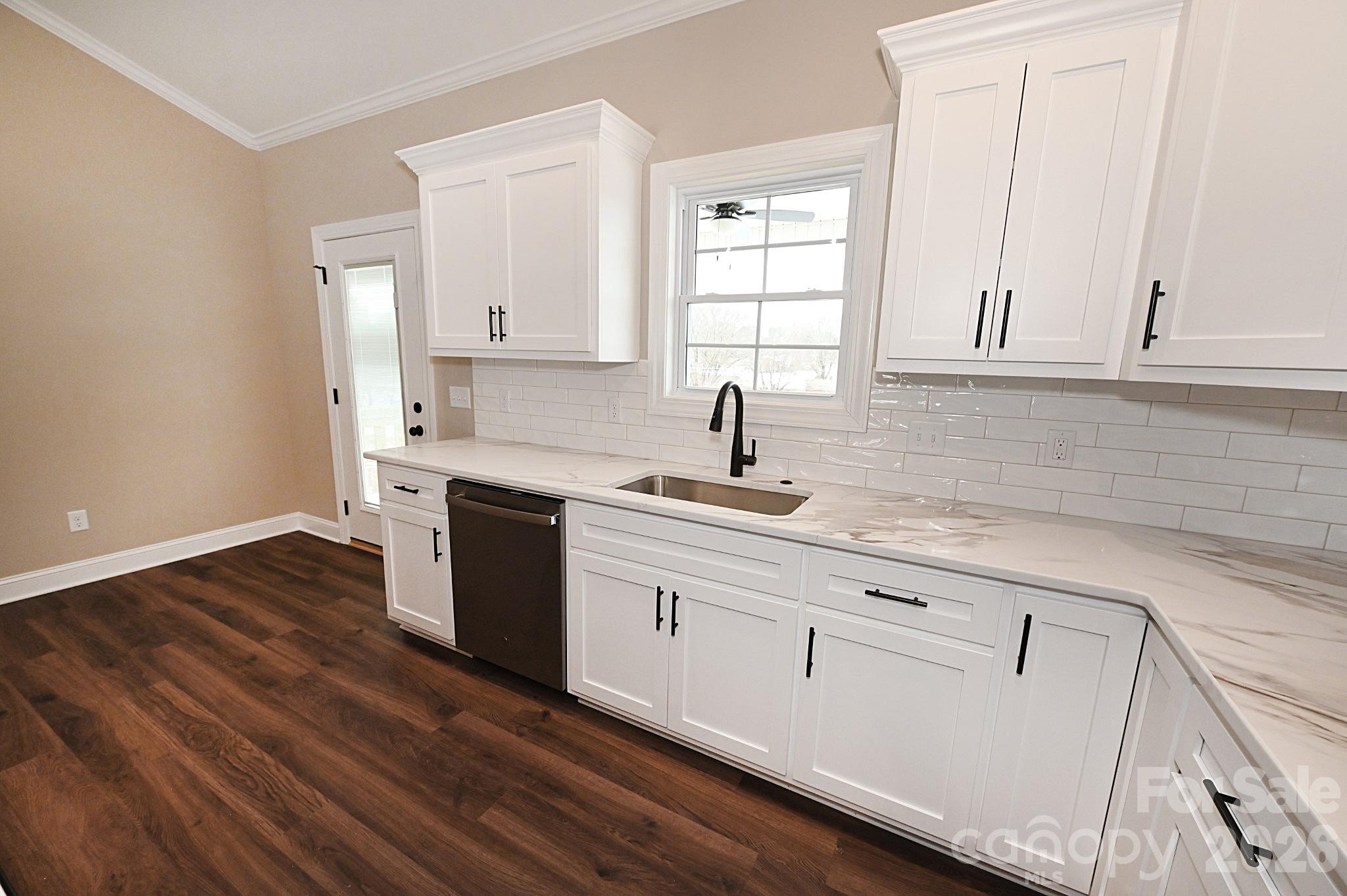 4932 Southview Drive — Hickory