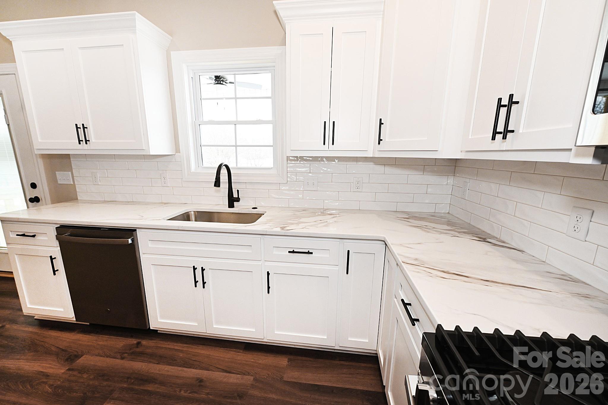 4932 Southview Drive — Hickory