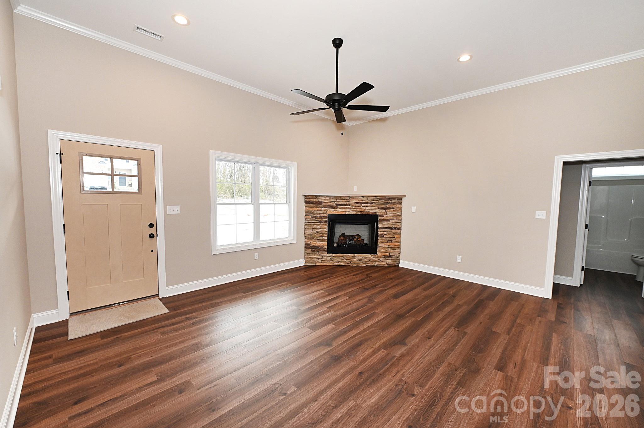 4932 Southview Drive — Hickory