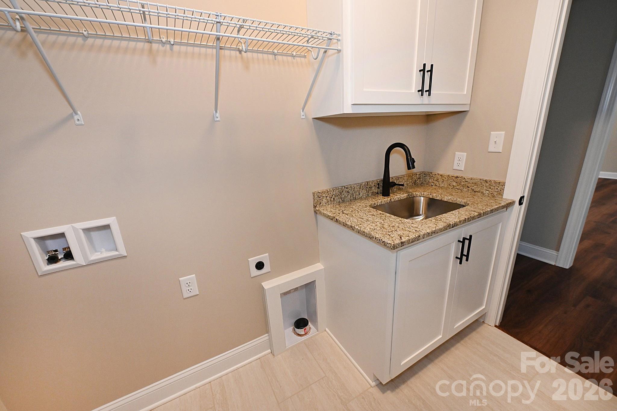 4932 Southview Drive — Hickory