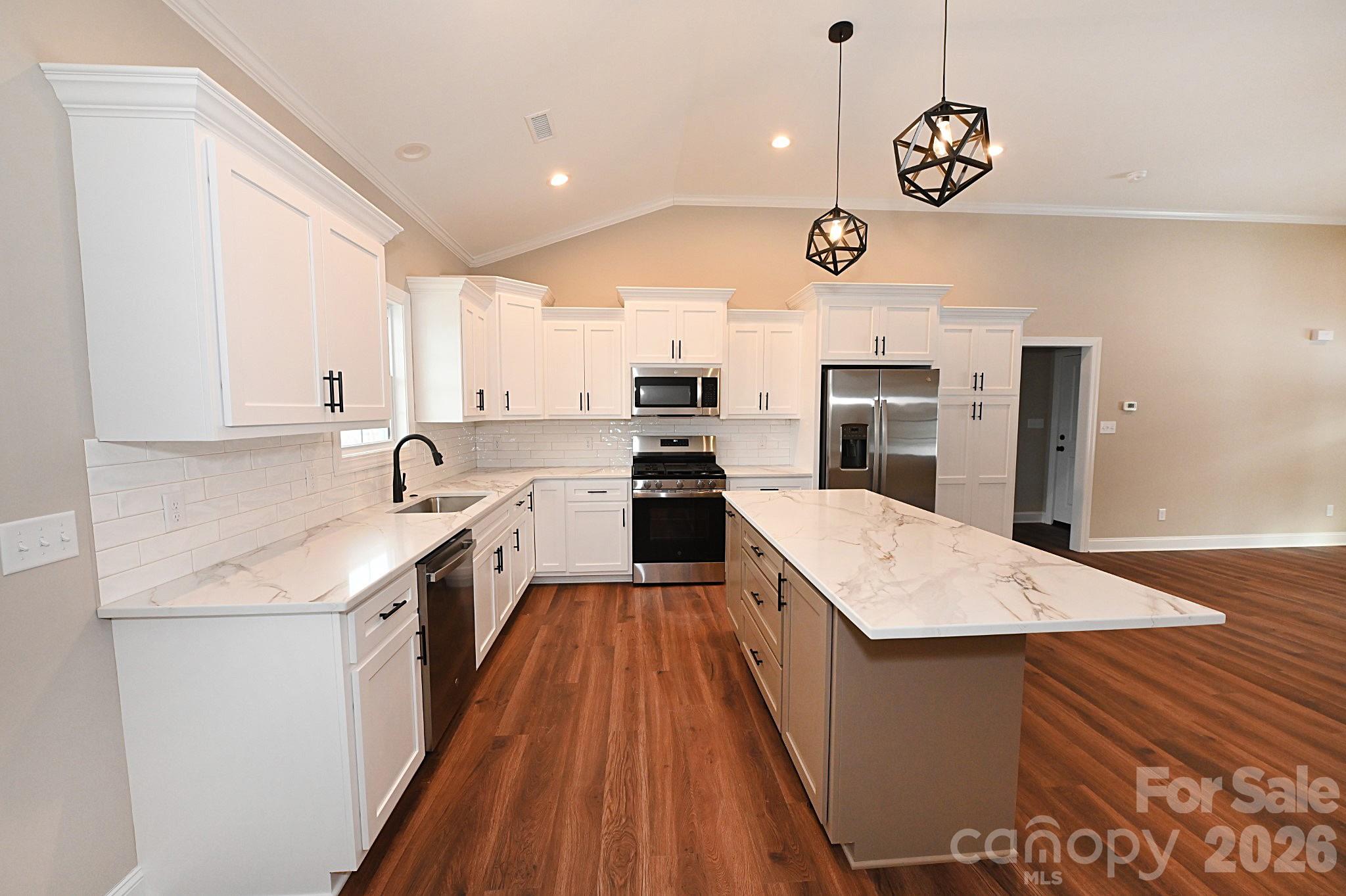 4932 Southview Drive — Hickory