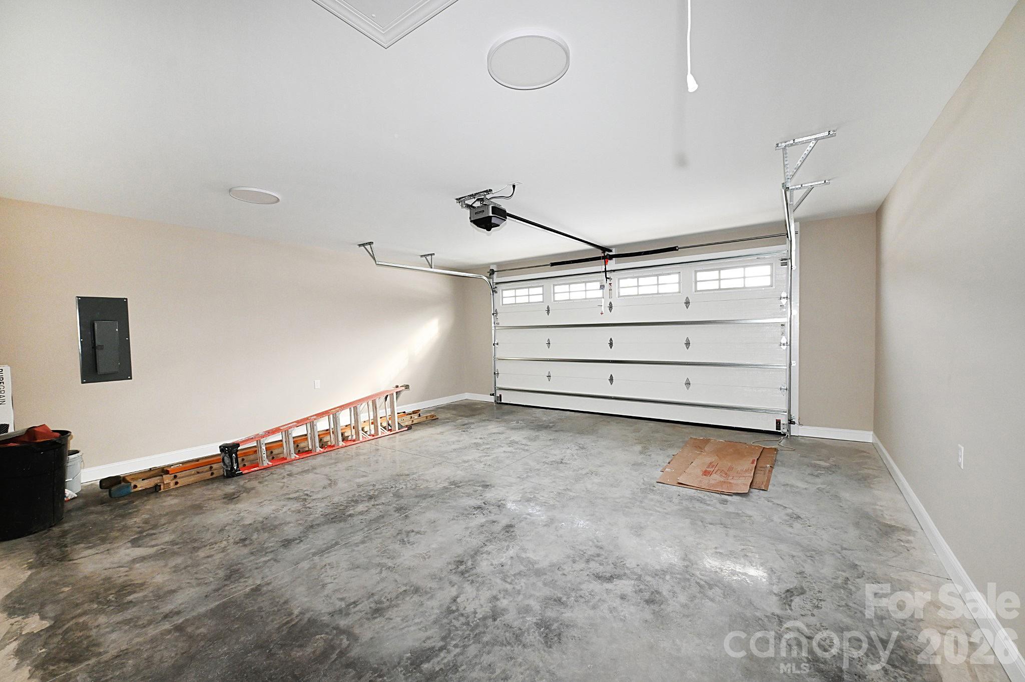 4932 Southview Drive — Hickory